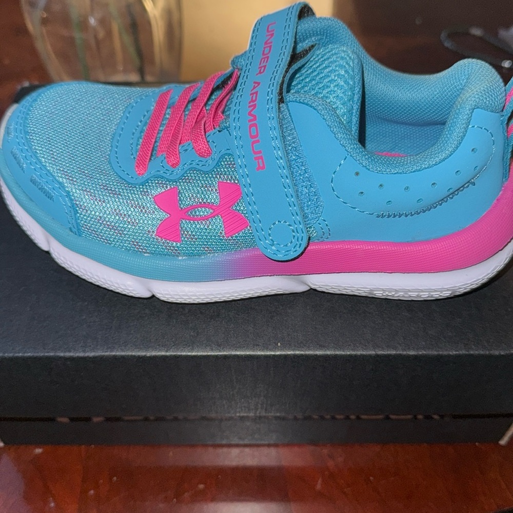 Under Armour kid shoes size 11k.